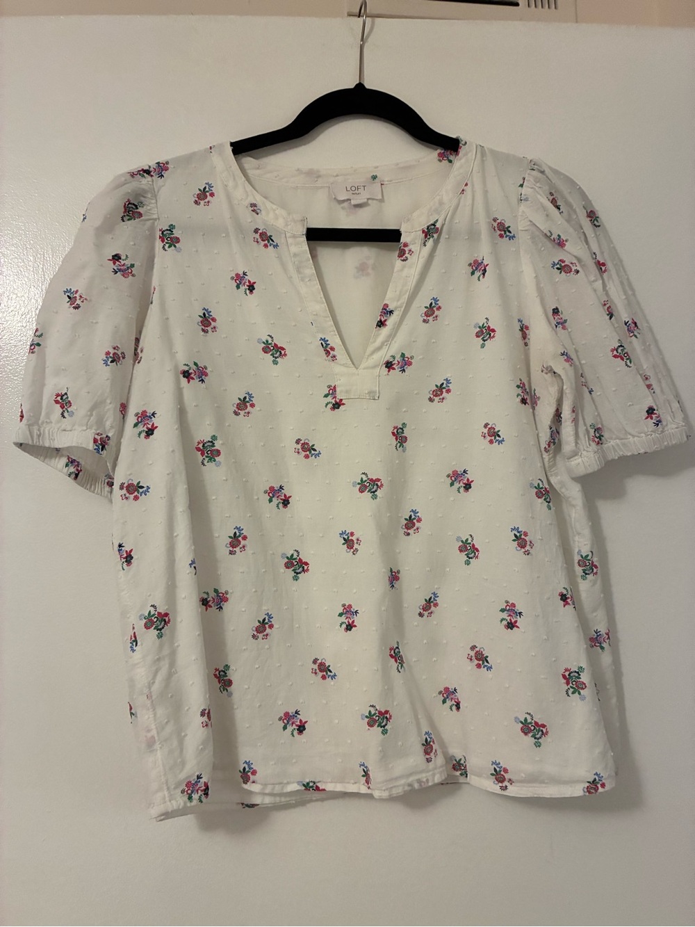LOFT White Floral Split V-Neck Puff Sleeve Blouse